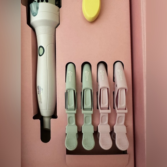 MANE by MANE ADDICTS 
Body Builder Medium Hot Round Brush Hair Set Hair Dryer - Picture 10 of 15